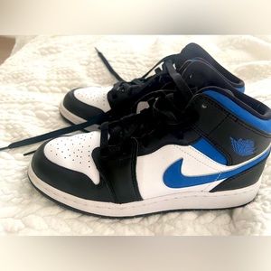Nike Jordan blue, black & white size 6Y